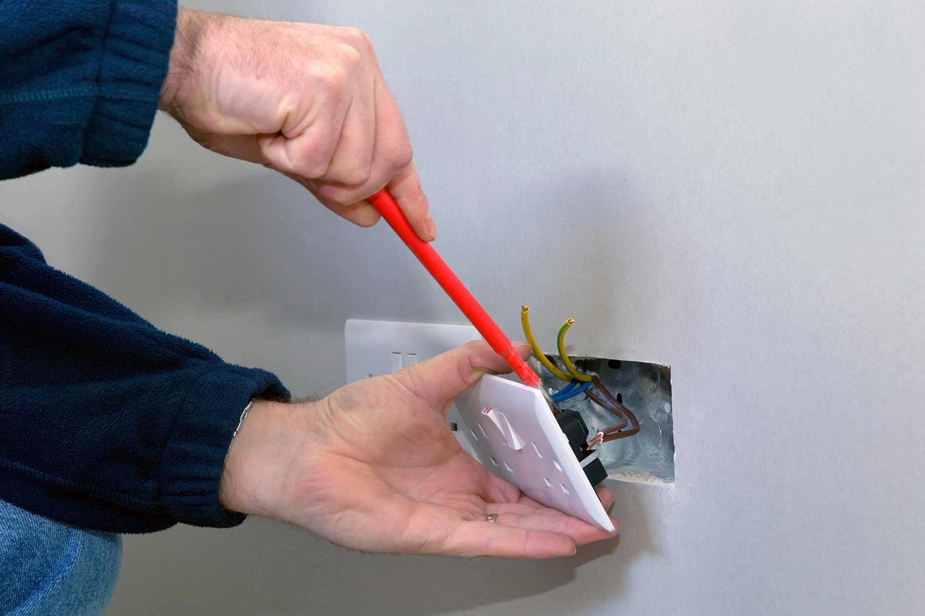 Our electricians can install plug sockets for domestic and commercial proeprties in Tiverton and the local area. 